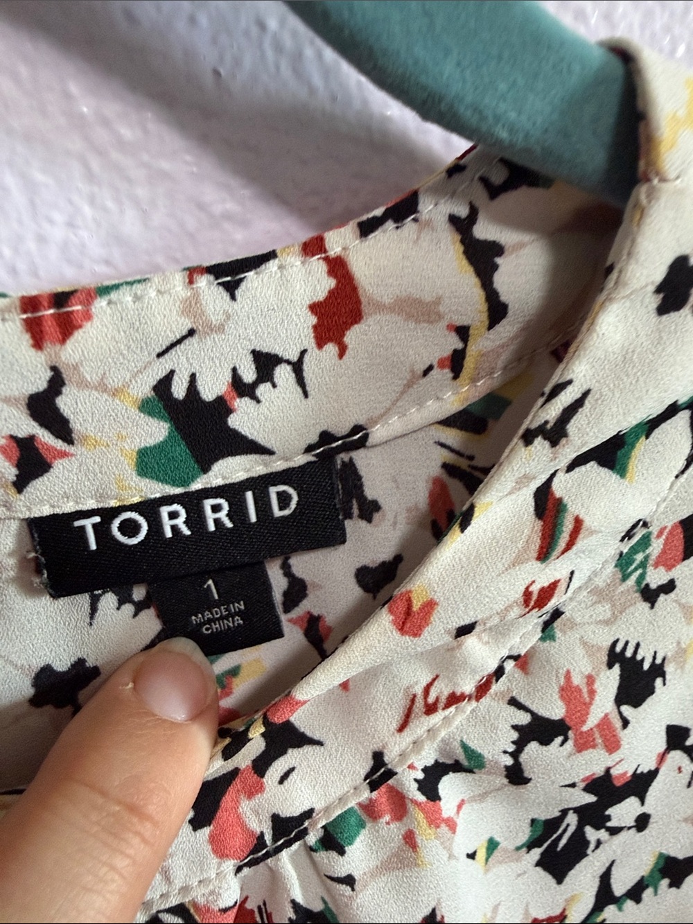 Torrid Floral Keyhole Top - Picture 6 of 9